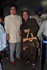 Dilip Kumar with Saira Banu leaves for Hajj in Mumbai Airport on 2nd Jan 2013 (13).JPG